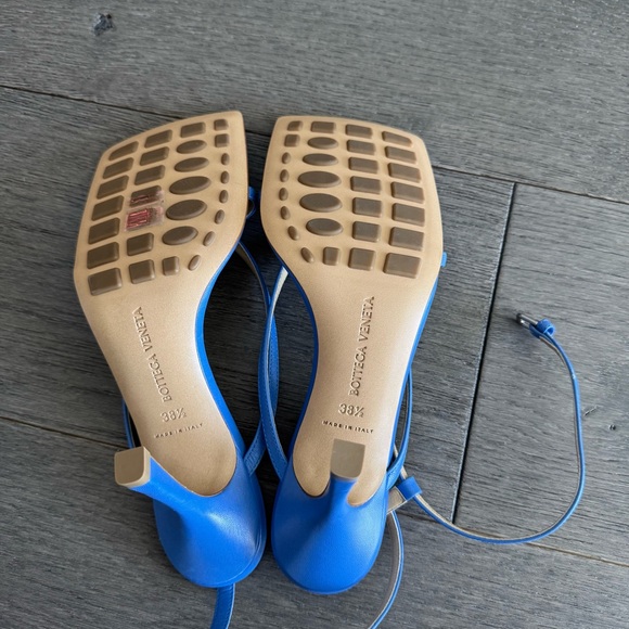 Bottega Veneta Blue Strappy Square-Toe Heeled Sandals - Picture 4 of 6